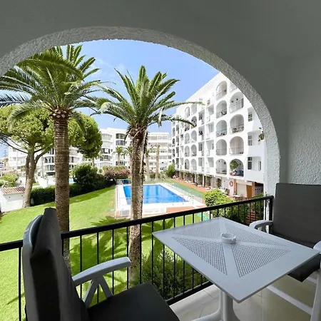 Lejlighed First Line To Sea, In Verdemar With Pool And Sea Views *