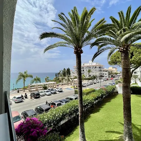 First Line To Sea, In Verdemar With Pool And Sea Views נרחה
