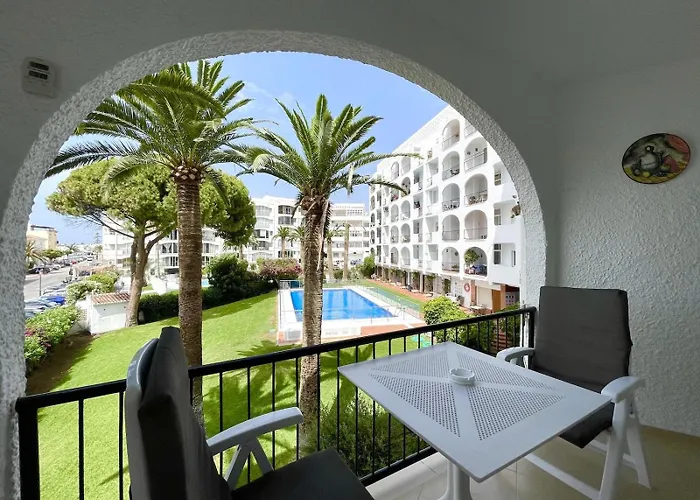 Διαμέρισμα First Line To Sea, In Verdemar With Pool And Sea Views *