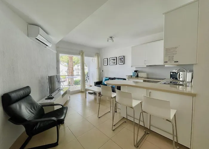 Διαμέρισμα First Line To Sea, In Verdemar With Pool And Sea Views *